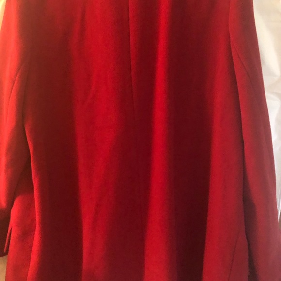 Women’s Red Larry Levine coat - Picture 3 of 10